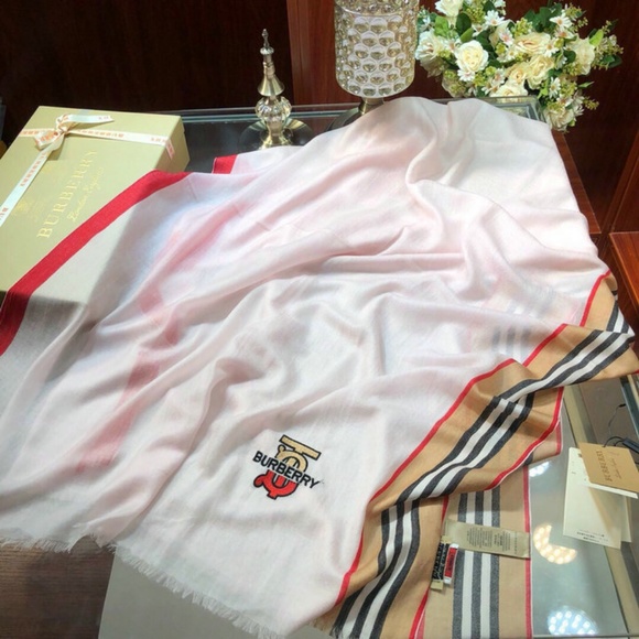 BURBERRY scarf - Picture 3 of 8